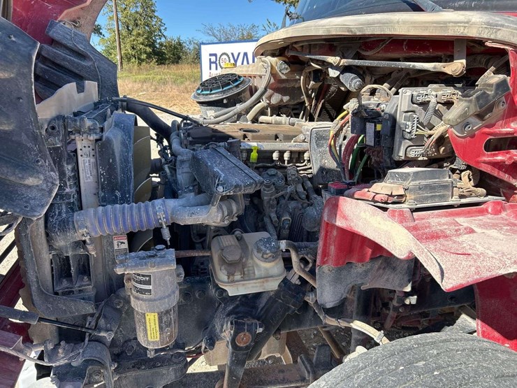 2019-freightliner-day-cab-image-7