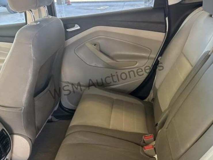 2014-ford-c-max-hybrid-wagon-image-21