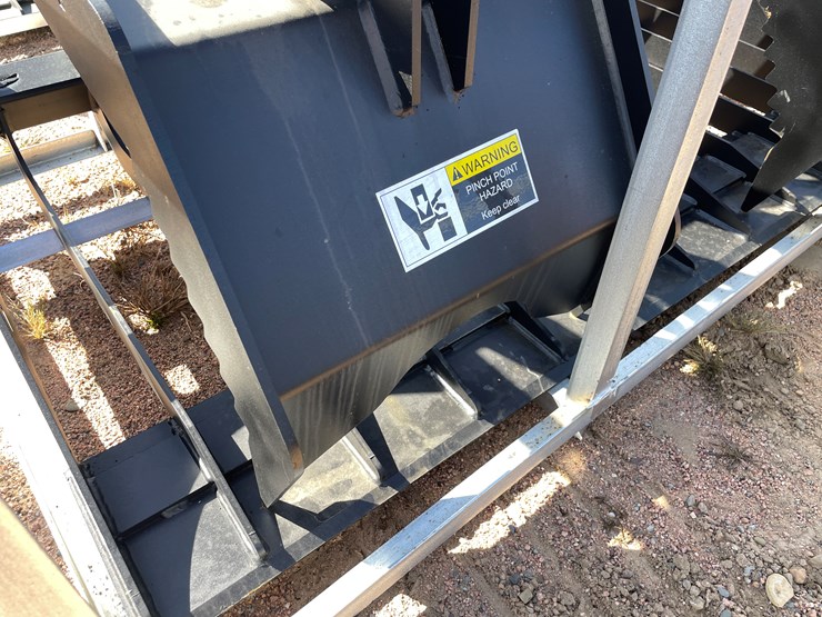 #4113-•-72"-rock-grapple-bucket-attachment-image-4