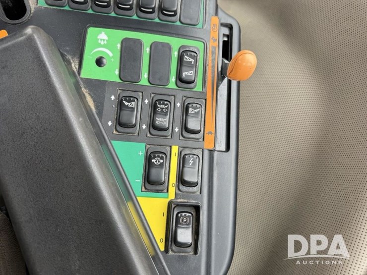 2020-case-ih-trident-5550-image-56