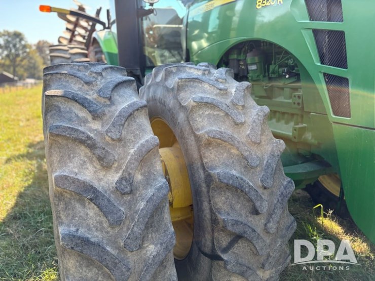 2010-john-deere-8320r-image-12