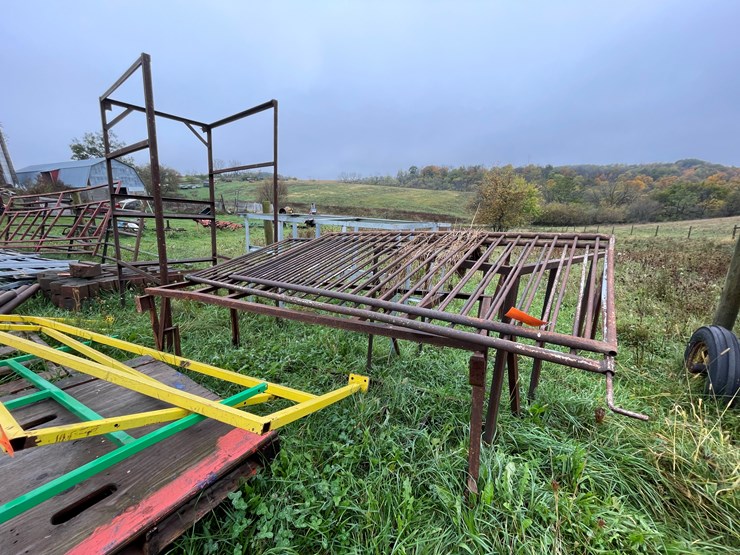 #8116-•-misc-metal-frames-image-1