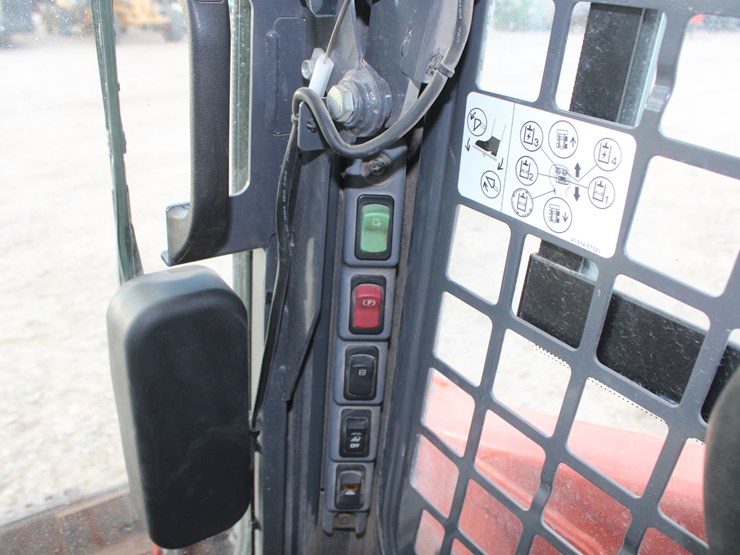 2023-kubota-ssv75-image-59