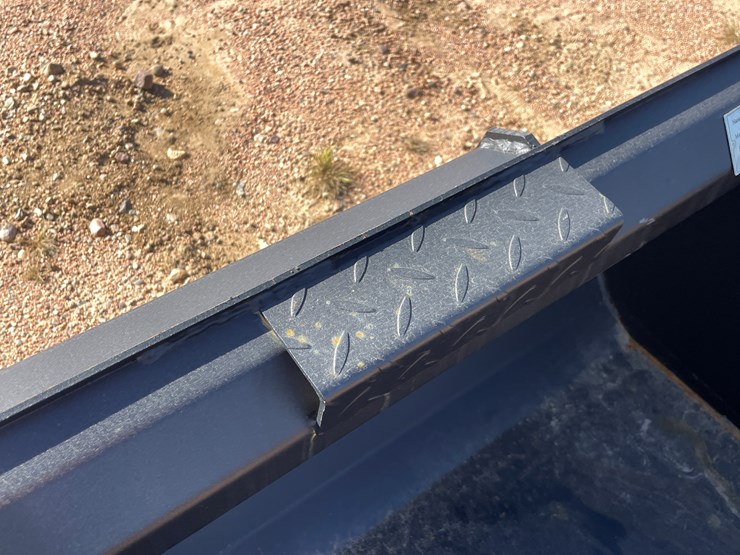 #4106-•-72"-bucket-attachment-image-10