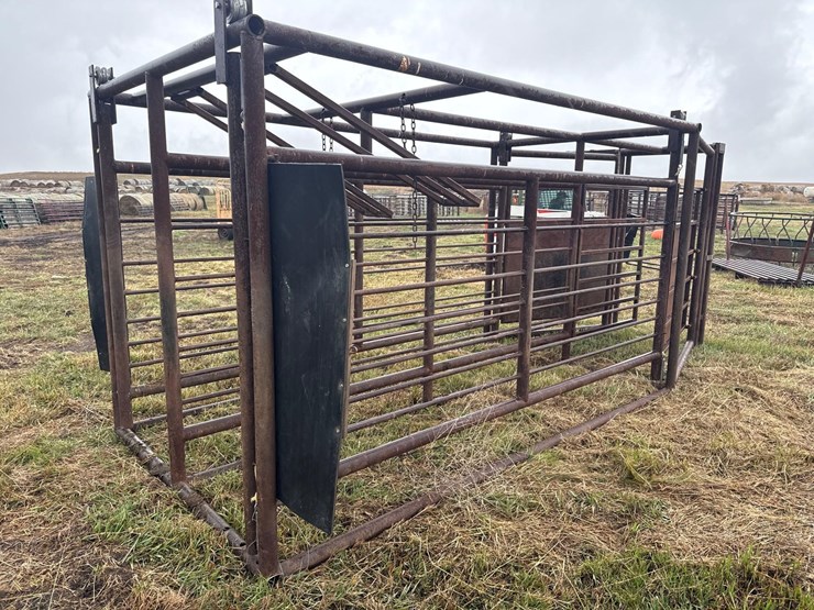 double-livestock-working-alley-image-4