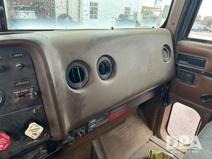 1992-international-9400-image-53