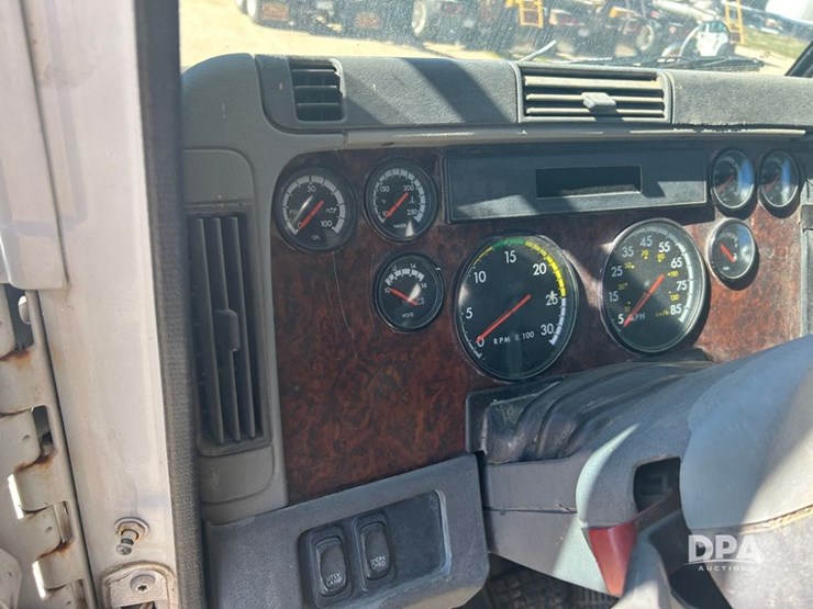 2006-freightliner-century-dry-truck-(cp1180-unit-16052)-image-43