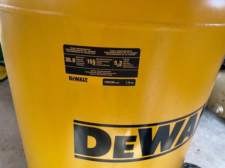 #6606-•-dewalt-air-compressor-image-19