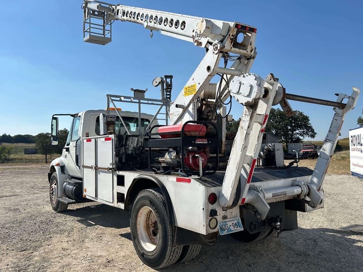 2005-international-durastar-4300-image-2