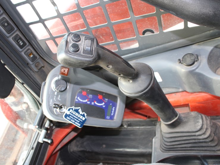 2023-kubota-ssv75-image-62