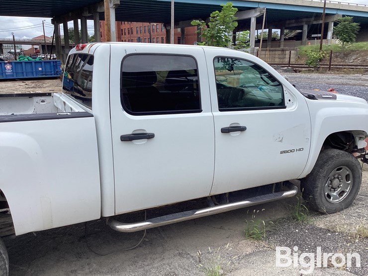 2013-chevrolet-silverado-2500-image-12