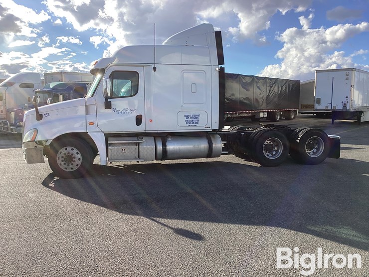 2013-freightliner-cascadia-125-image-8