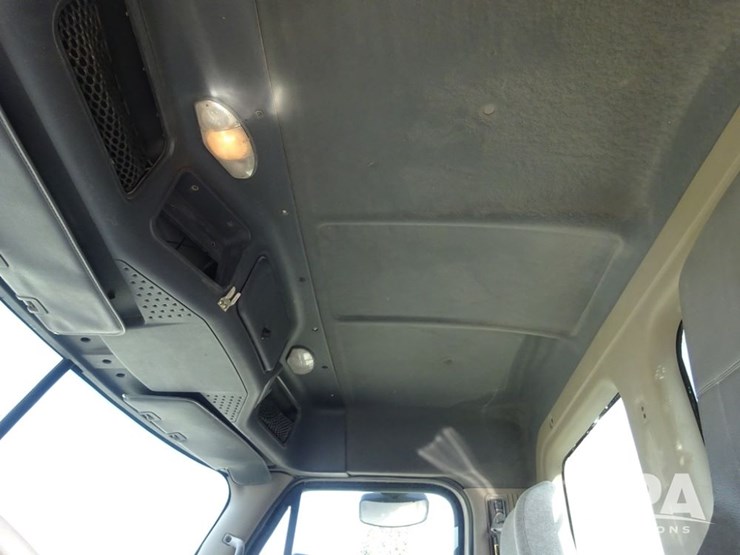 2018-freightliner-cascadia-day-cab-truck-(pz13986,-unit-405)-image-76