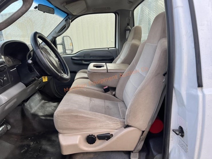 2005-ford-f550-image-28