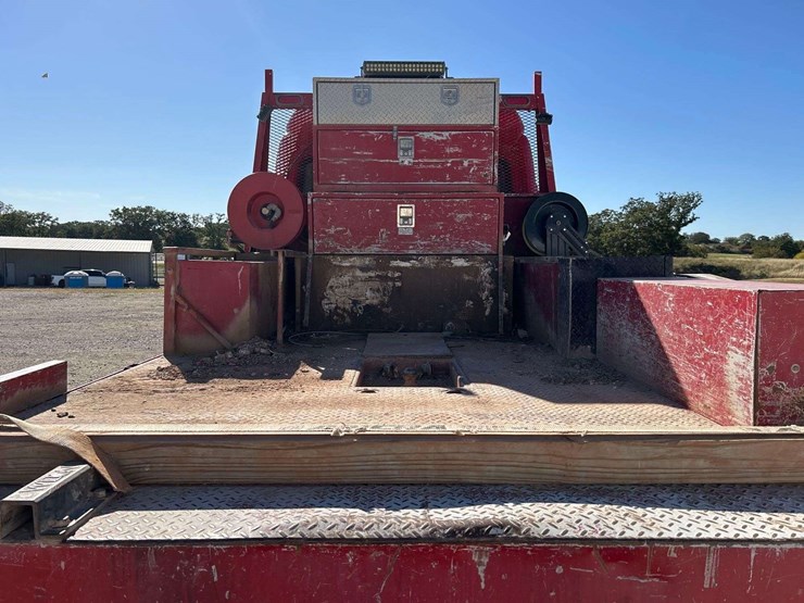 2019-freightliner-day-cab-image-21