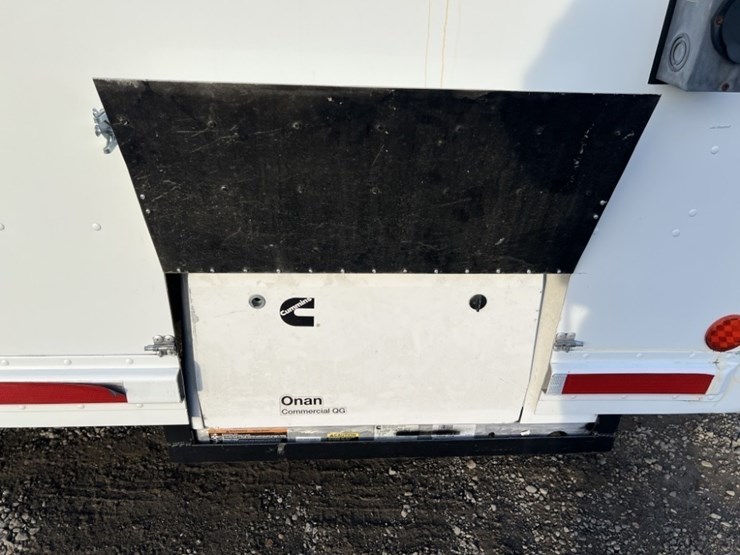 2006-freightliner-mt45-image-17