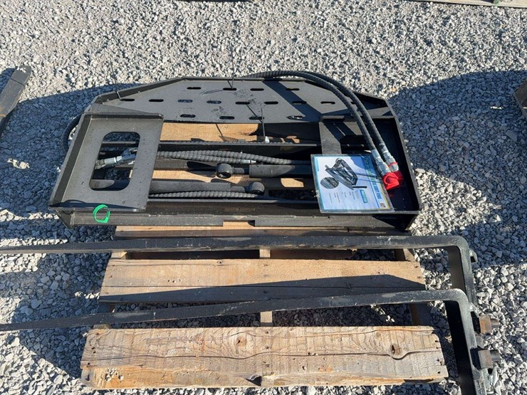 skid-steer-side-shift-fork-image-1