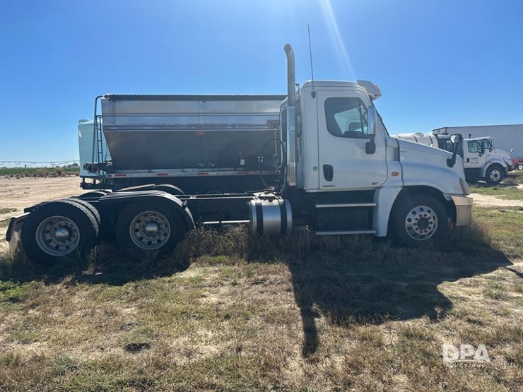 2012-freightliner-cascadia-truck-(cp1182-unit-517)-image-8