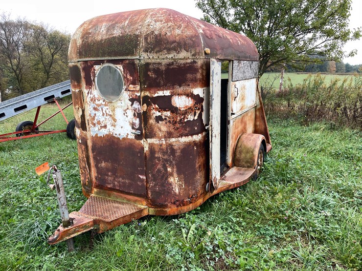 #8038-•-single-axle-horse-trailer-(no-title)-image-1