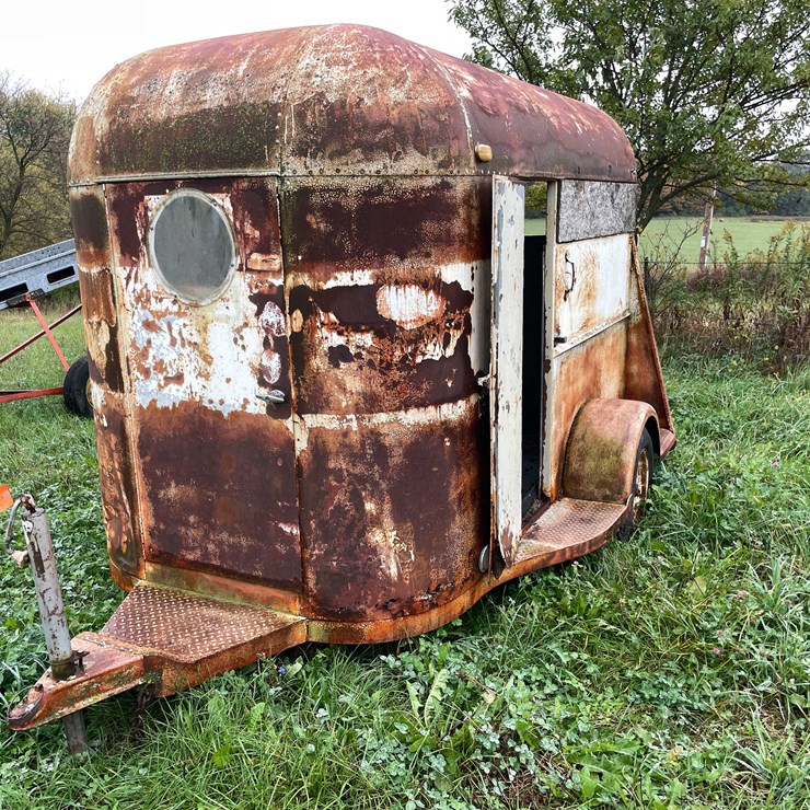 #8038 • Single Axle Horse Trailer (No Title)