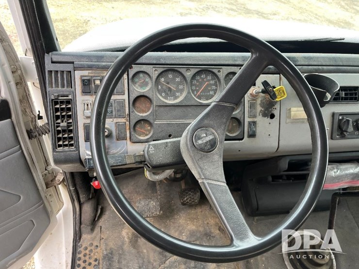 1995-freightliner-fl70-image-50