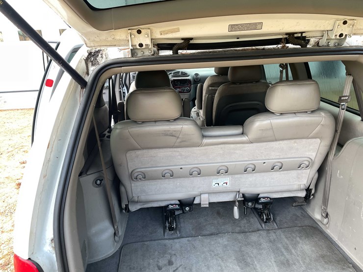 1999-chrysler-town-&-country-image-64