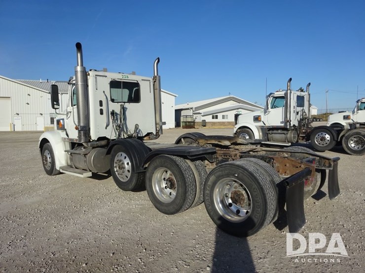 2018-freightliner-coronado-day-cab-glider-truck-(pz13996,-unit-773)-image-27