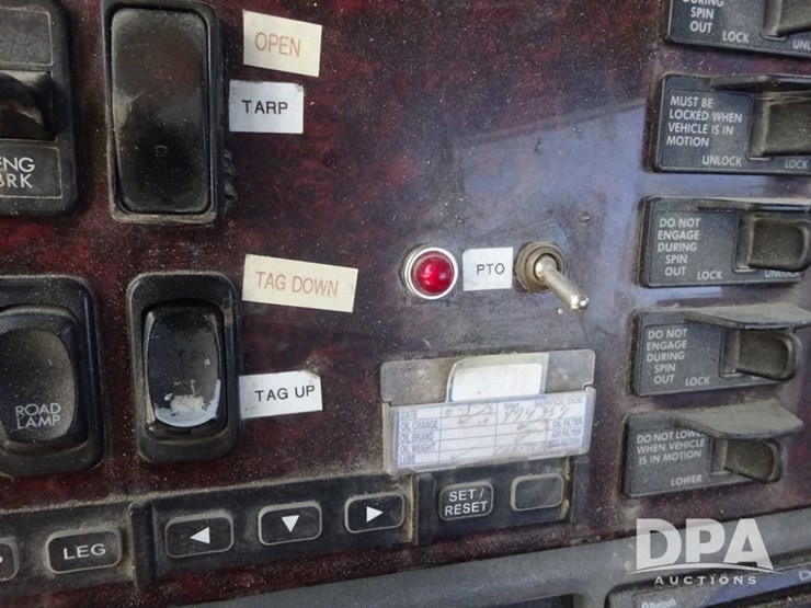 2016-freightliner-coronado-day-cab-glider-truck-(pz13983,-unit-716)-image-103