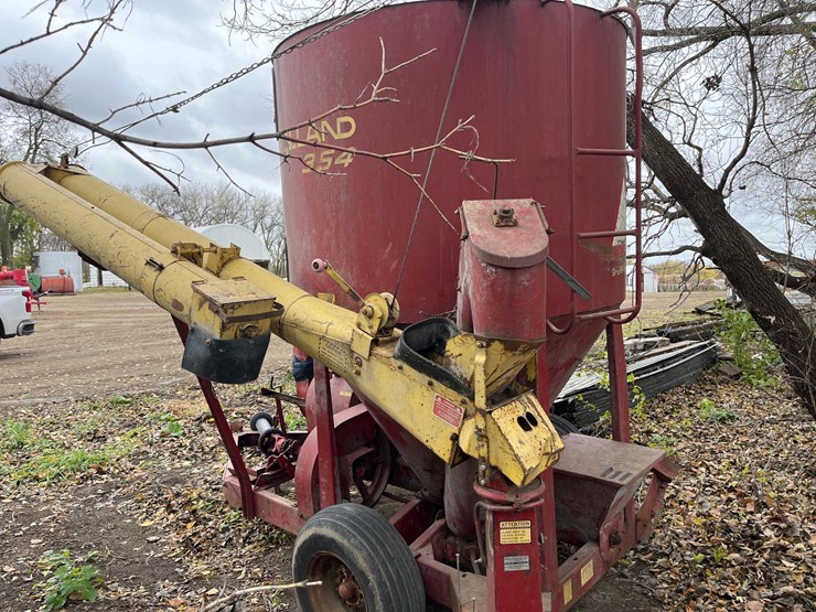 new-holland-354-image-12