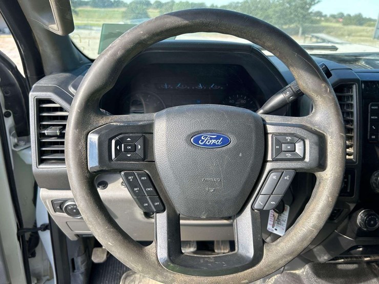 2022-ford-f250-xl-image-14