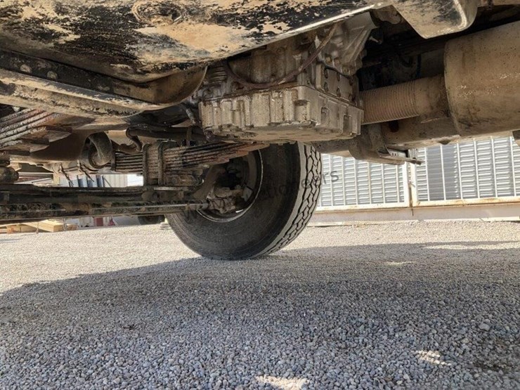 2003-freightliner-fl80-image-35