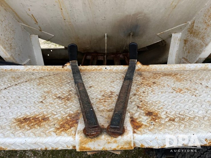 1995-freightliner-fl70-image-42