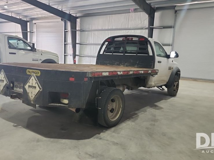 2015-dodge-ram-5500-image-5