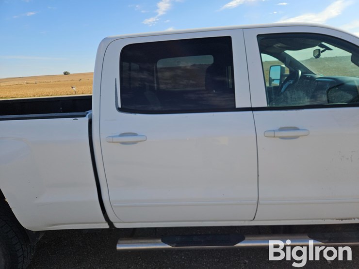 2015-chevrolet-silverado-2500-image-14