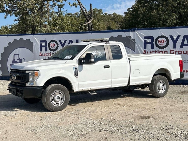 2022-ford-f250-xl-image-1