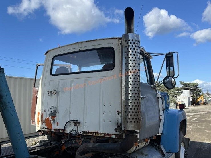 1979-ford-9000-image-8