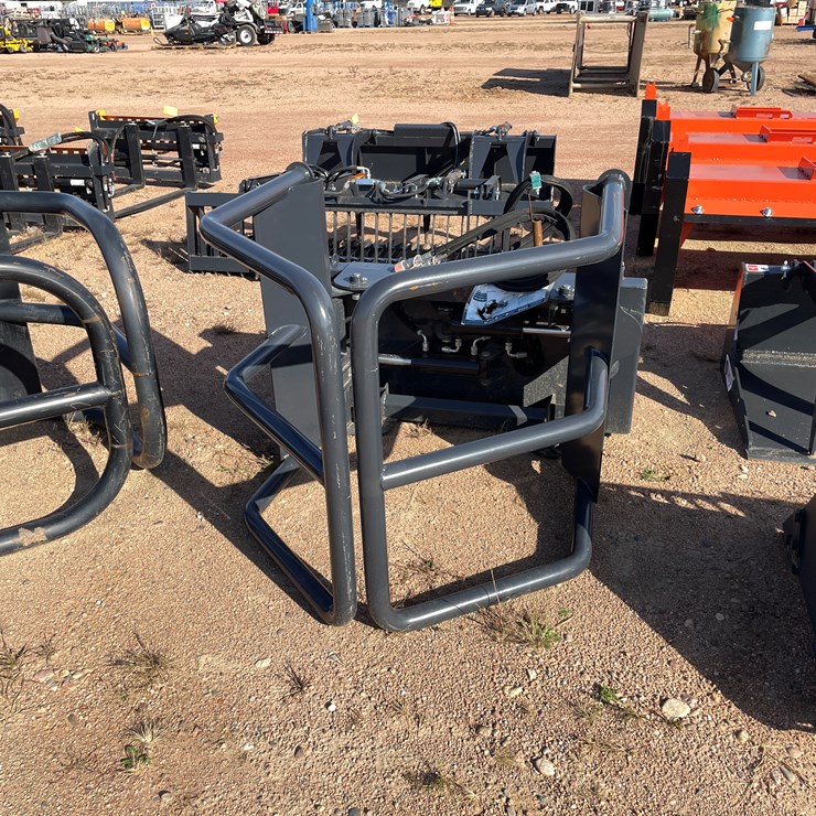 #4085 • Wolverine Skidsteer Bale Squeeze Attachment