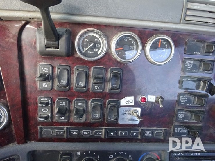 2016-freightliner-coronado-day-cab-glider-truck-(pz13982,-unit-720)-image-99