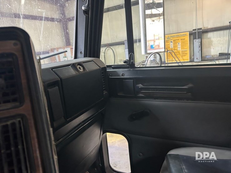 1999-freightliner-fld120-image-49