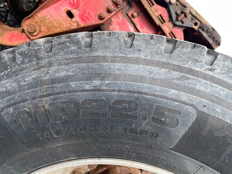 #1001-•-2004-kenworth-semi-tractor-(has-mi-title)-image-52