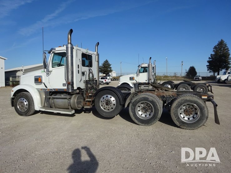 2016-freightliner-coronado-day-cab-glider-truck-(pz13983,-unit-716)-image-35