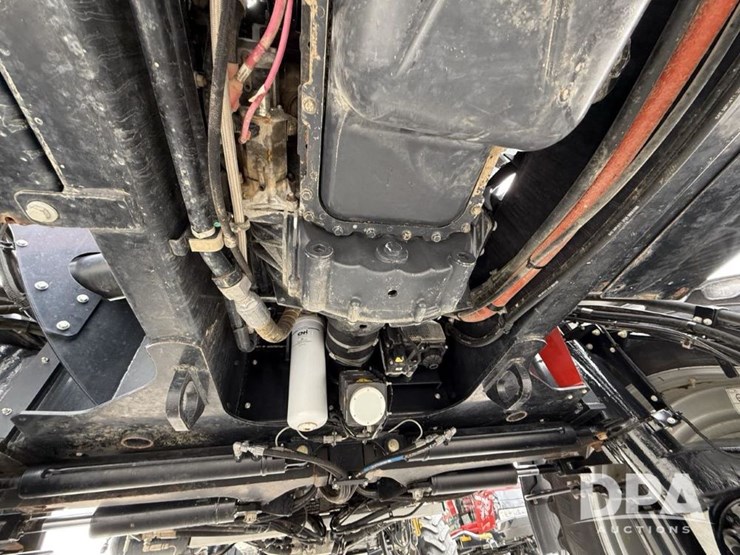 2020-case-ih-trident-5550-image-26