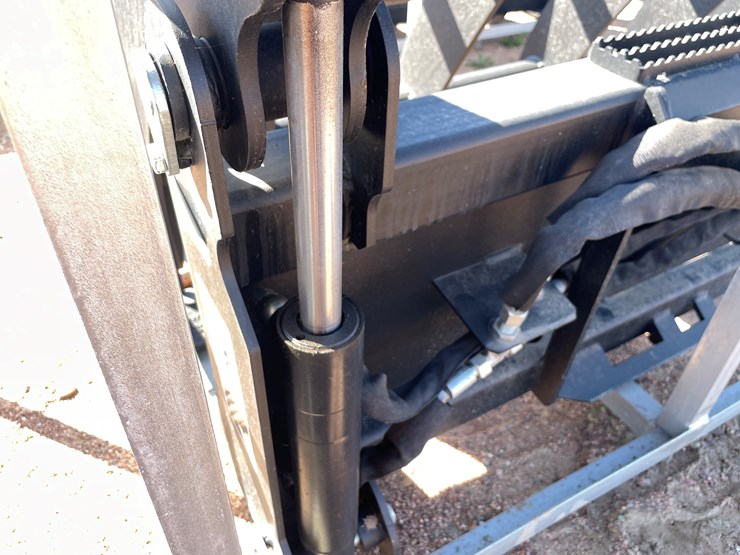 #4102-•-78"-heavy-brush-grapple-bucket-attachment-image-10