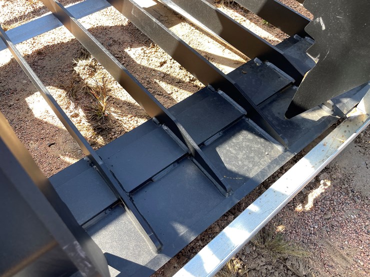 #4113-•-72"-rock-grapple-bucket-attachment-image-6