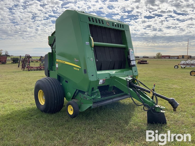 2021-john-deere-560m-image-3