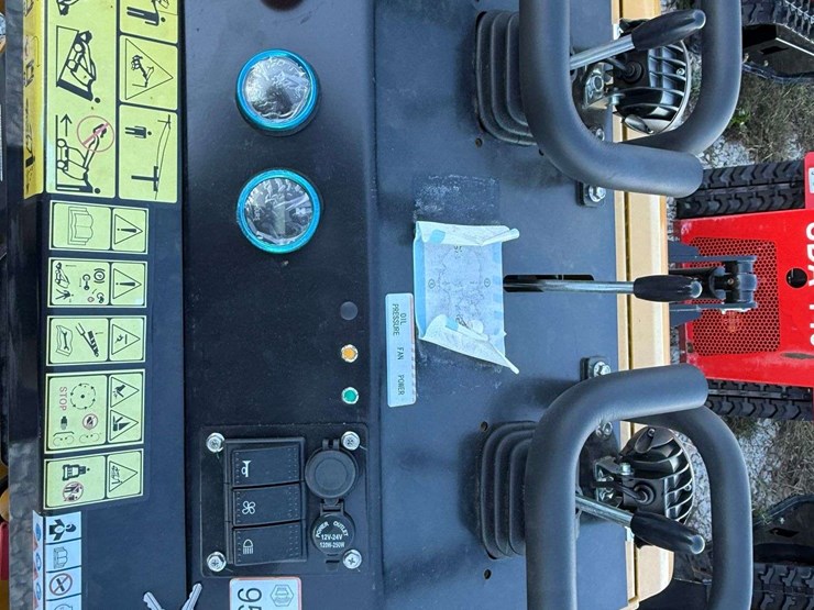 agt-mx-mrt14-mini-track-loader-image-5