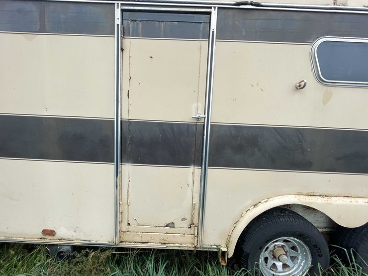 #8044-•-1986-3-horse-gooseneck-camper-trailer-(no-title)-image-47