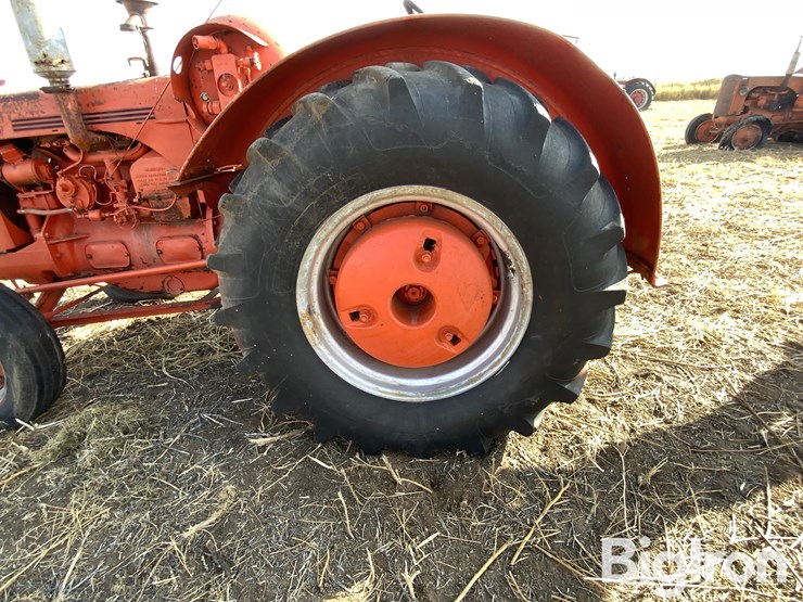 case-la-2wd-tractor-image-18
