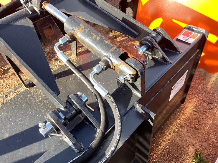 #4052-•-84"-smooth-faced-grapple-bucket-attachment-image-10