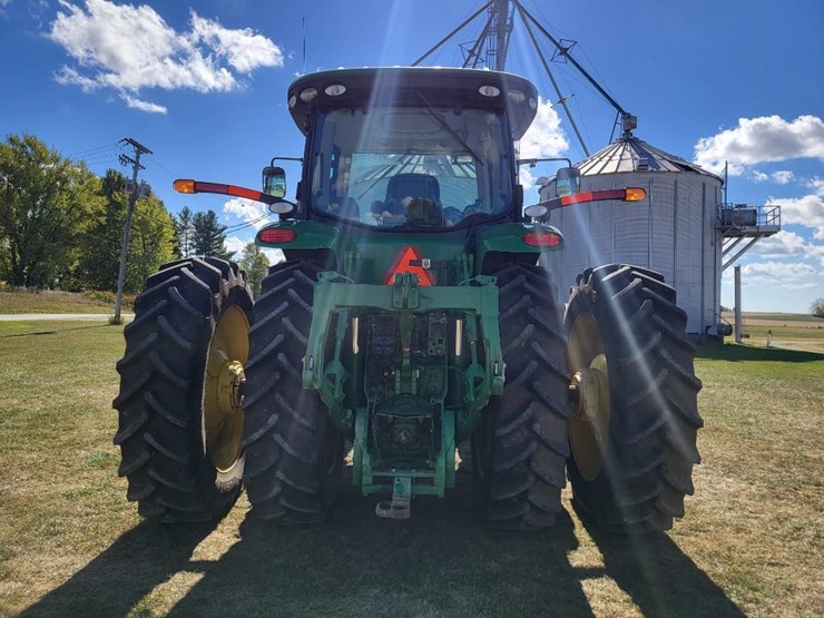 2011-john-deere-8235r-image-4